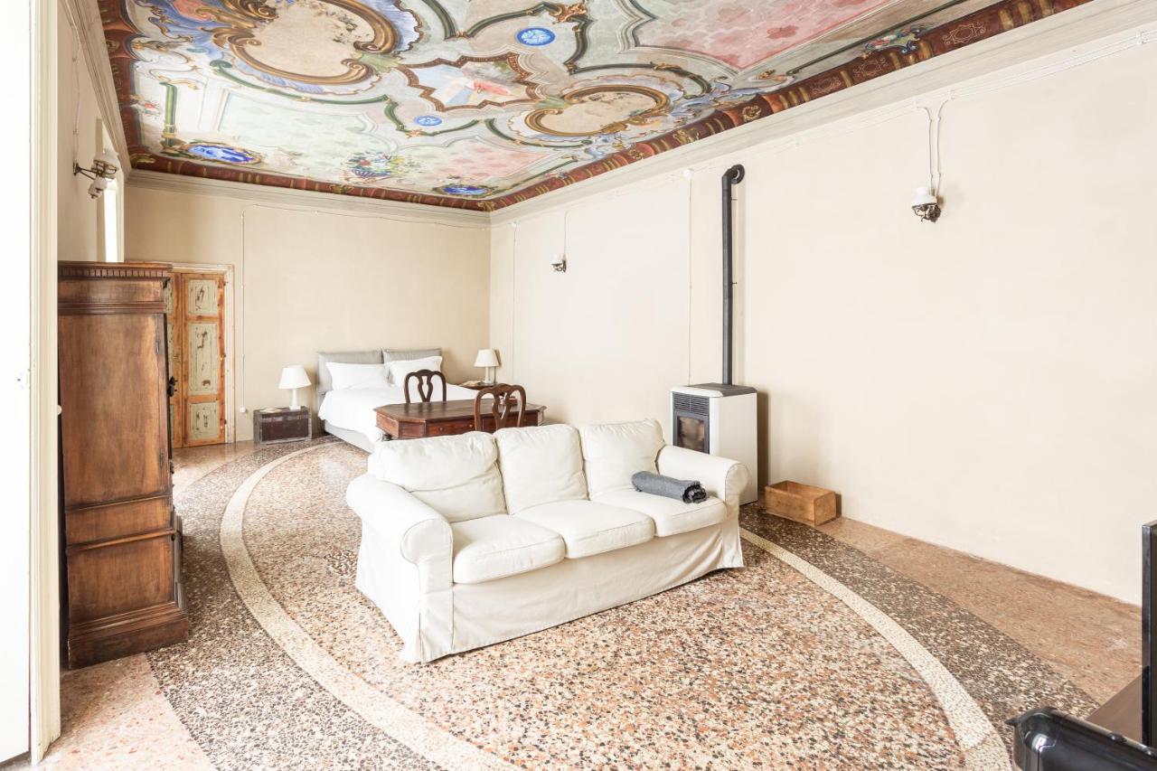Palazzo Mia By Icasamia It Appartement Castello Cabiaglio Buitenkant foto