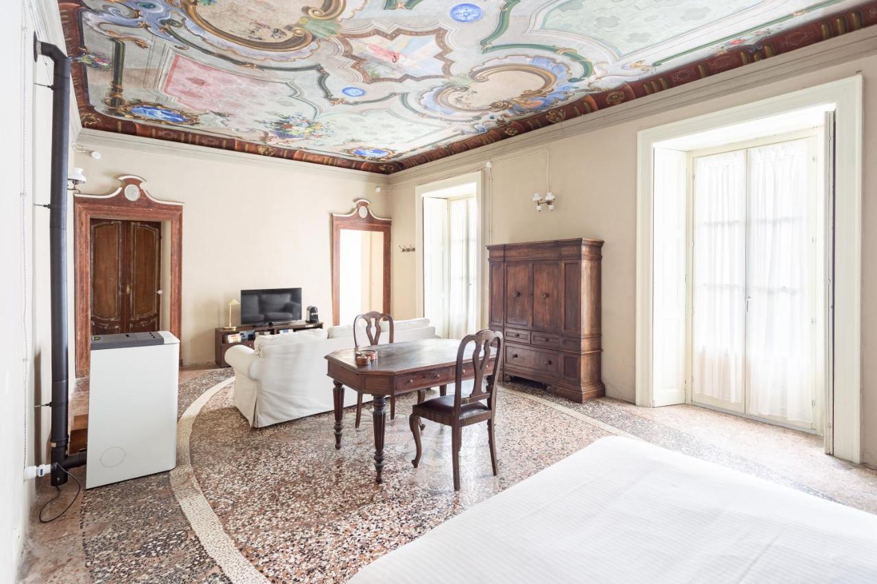 Palazzo Mia By Icasamia It Appartement Castello Cabiaglio Buitenkant foto