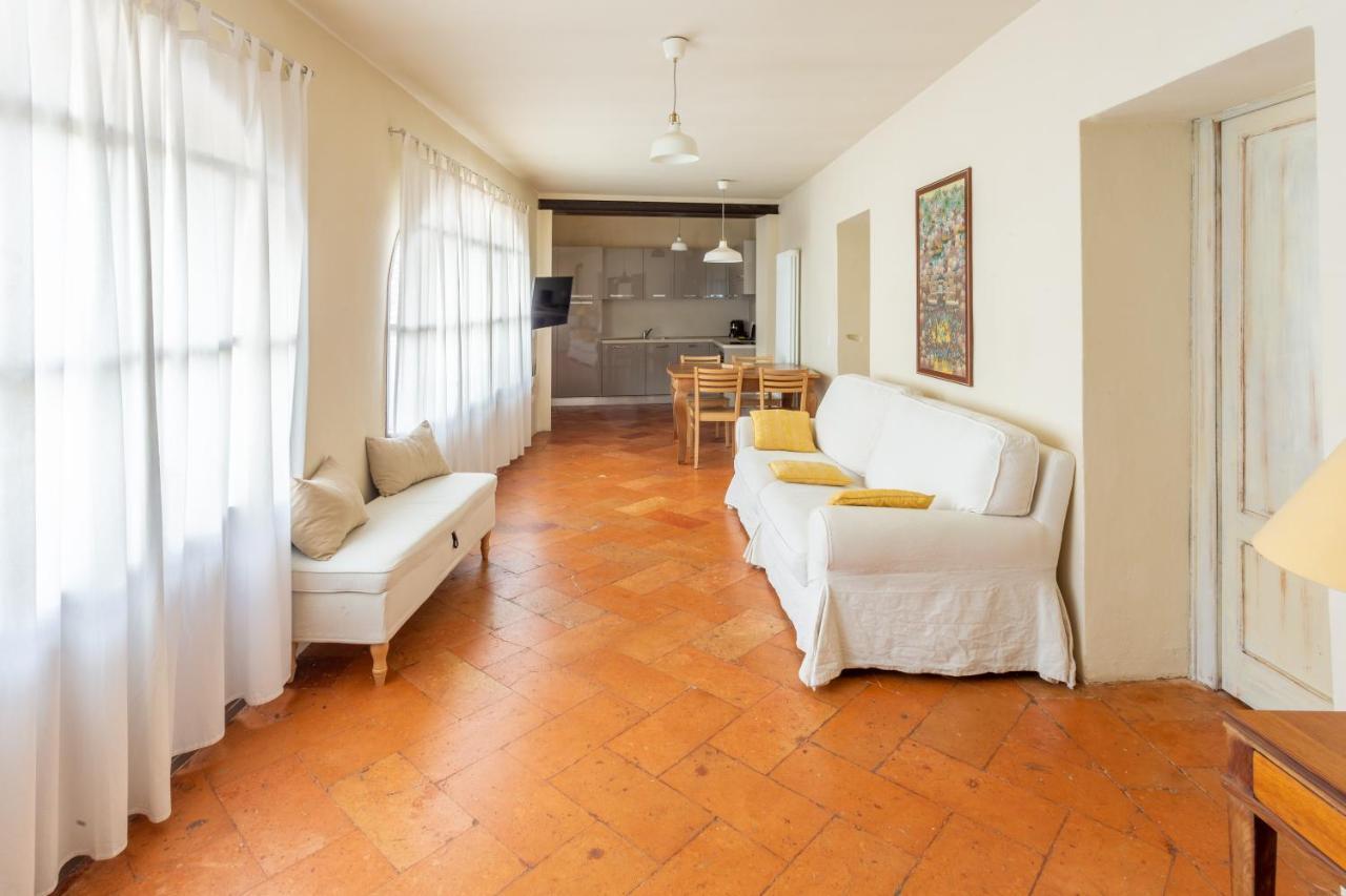 Palazzo Mia By Icasamia It Appartement Castello Cabiaglio Buitenkant foto