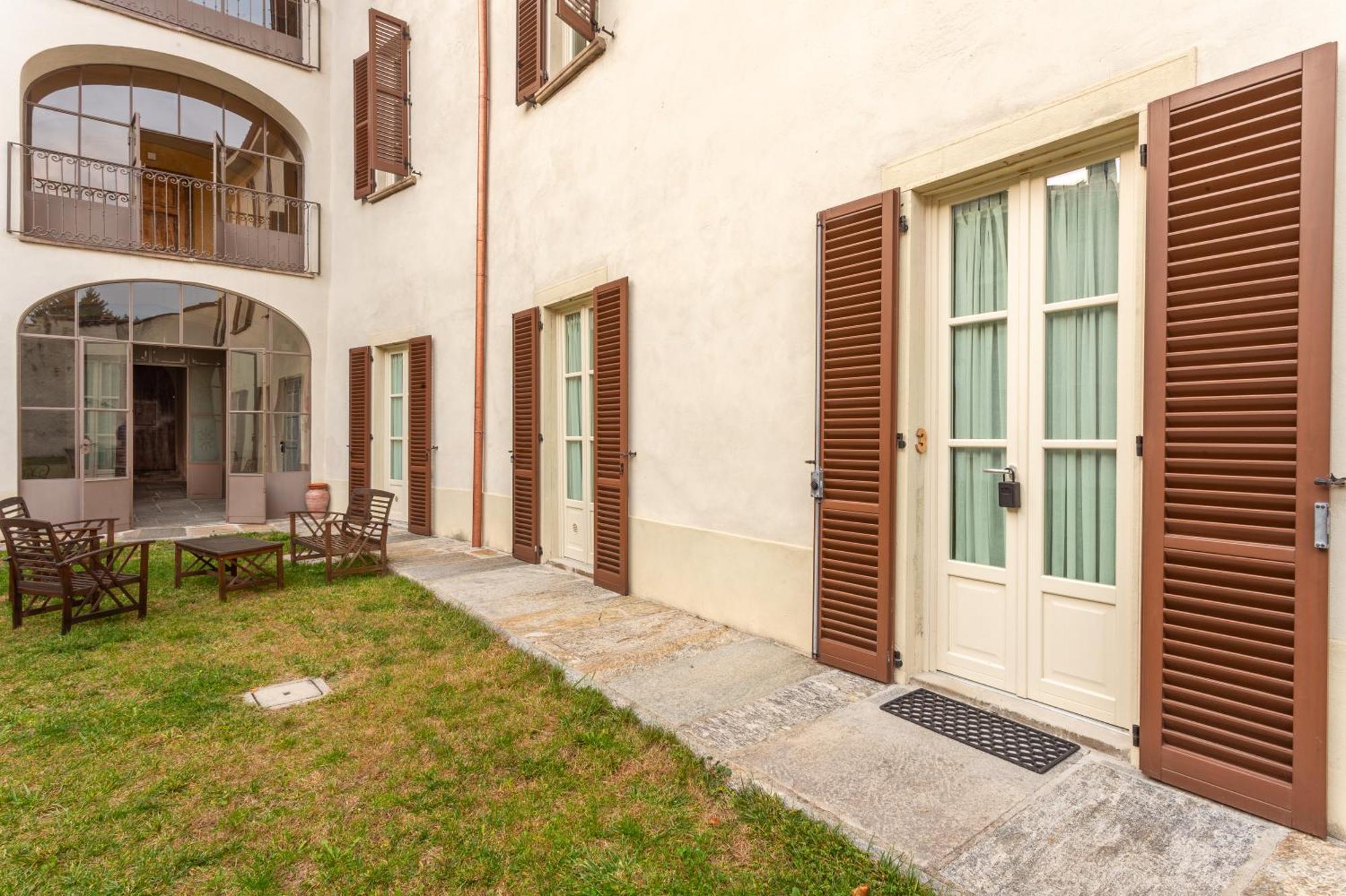 Palazzo Mia By Icasamia It Appartement Castello Cabiaglio Buitenkant foto